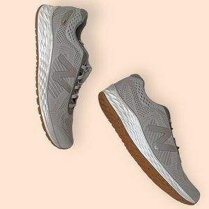 New Balance Grey Gray Sneakers With Metallic Size 9.5 - Like Brand New